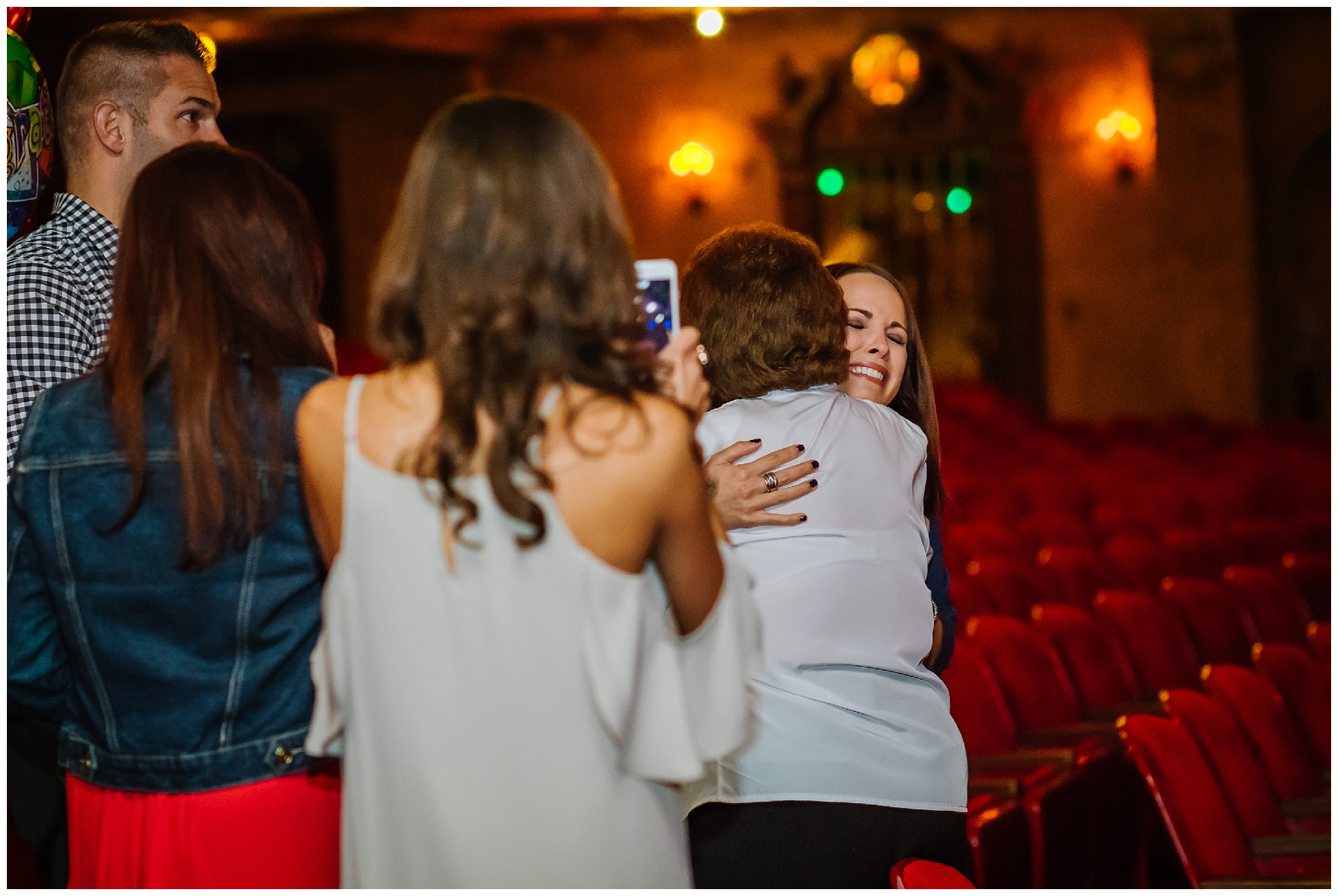 tampa-theater-romantic-surprise-proposal-red-roses-photographer_0006.jpg