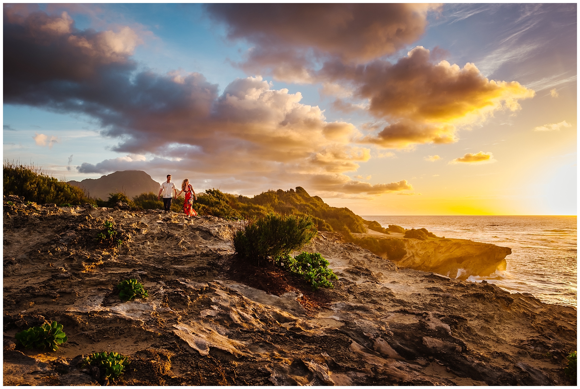 hawaiin-honeymoon-sunrise-portraits-kauai-grand-hystt-destination-photographer_0007.jpg